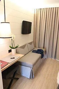 美居维亚雷焦酒店 4*