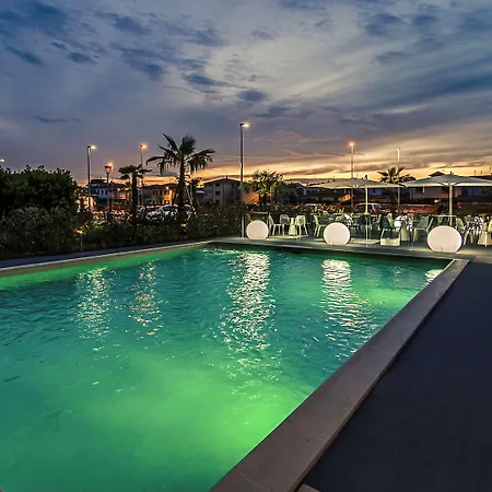 美居维亚雷焦酒店 酒店 4*