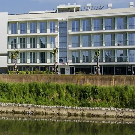 美居维亚雷焦酒店 4* 维亚雷焦