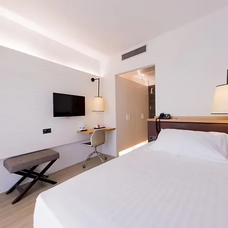 酒店 美居维亚雷焦酒店 4*