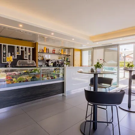 美居维亚雷焦酒店 酒店 4*