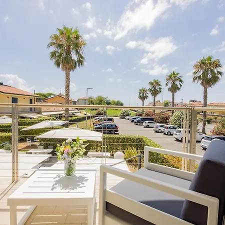 美居维亚雷焦酒店