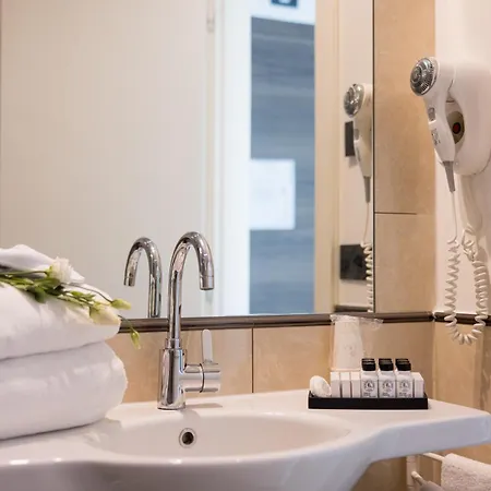 酒店 美居维亚雷焦酒店