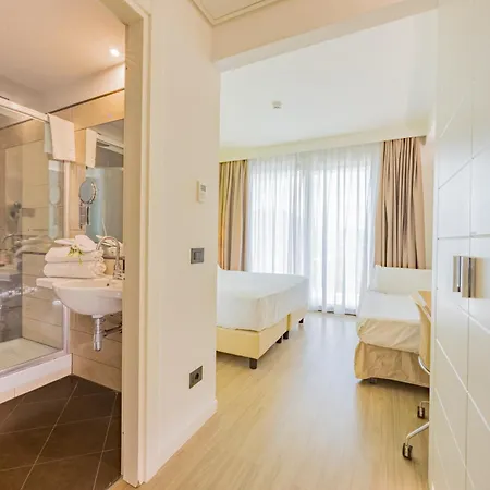 美居维亚雷焦酒店 4*