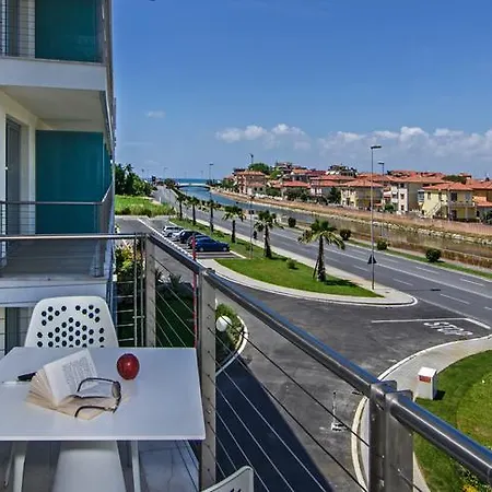 美居维亚雷焦酒店 酒店 4*