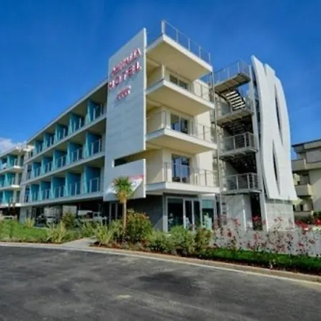 美居维亚雷焦酒店 4* 维亚雷焦