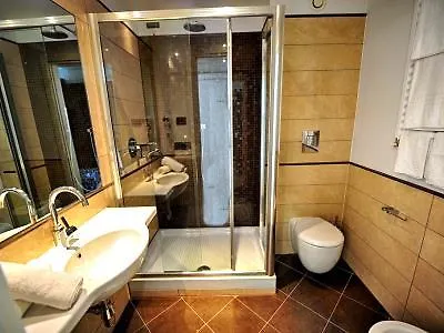 酒店 美居维亚雷焦酒店 4*