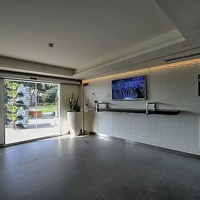 美居维亚雷焦酒店