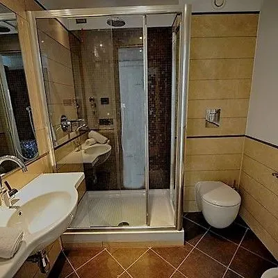 美居维亚雷焦酒店 4*