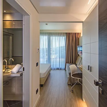 美居维亚雷焦酒店 4* 维亚雷焦