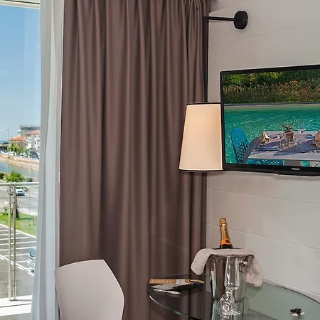 美居维亚雷焦酒店 4* 维亚雷焦